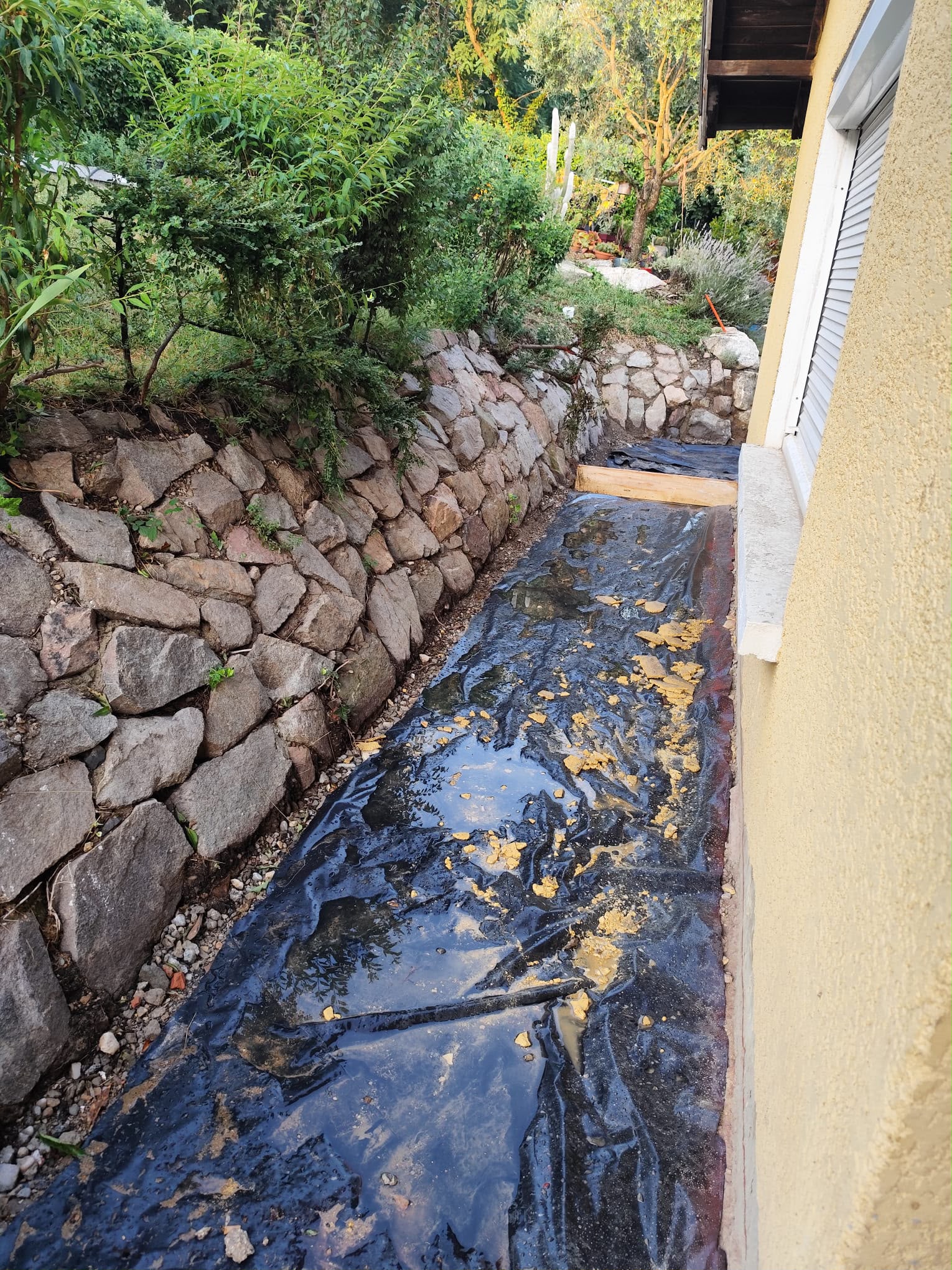 Mur en enrochement et soutenement a Limas