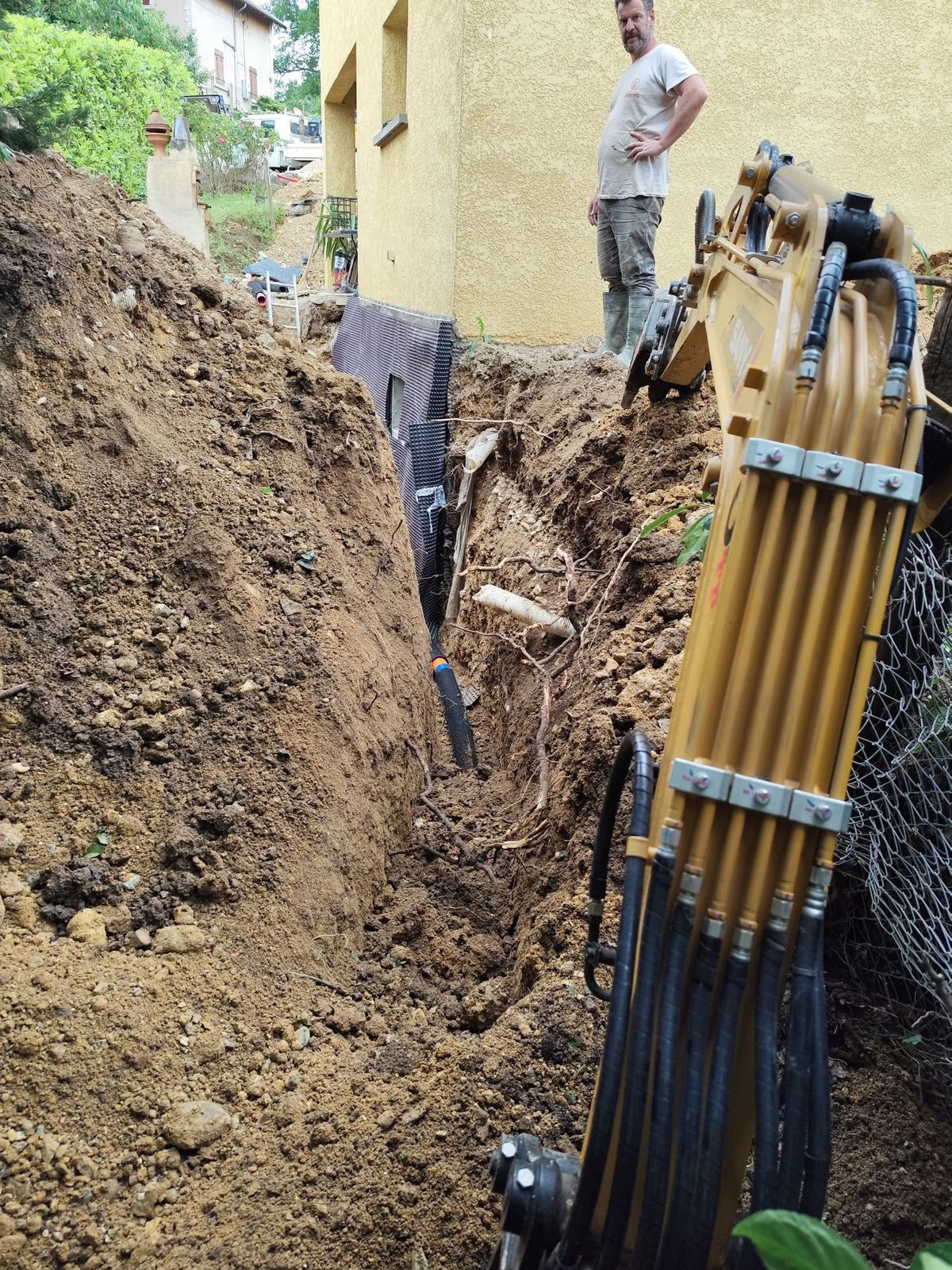 Équipe AJTP Negoce sur un chantier de démolition dans le Rhône