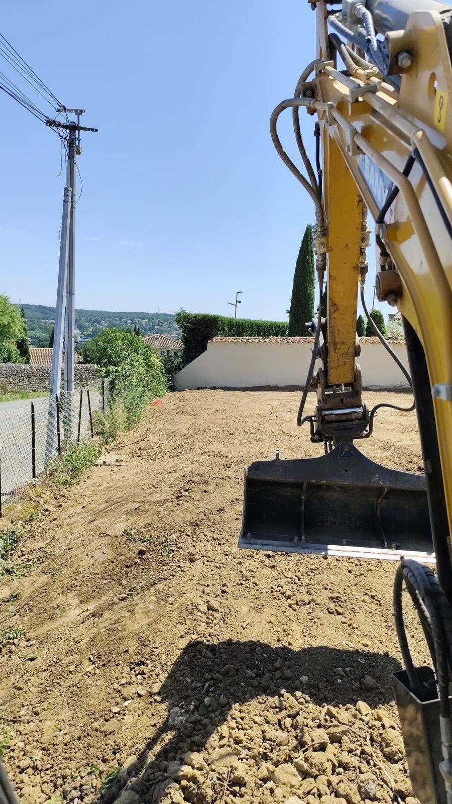 Terrassement et nivellement de terrain à la mini-pelle à Anse dans le Rhône