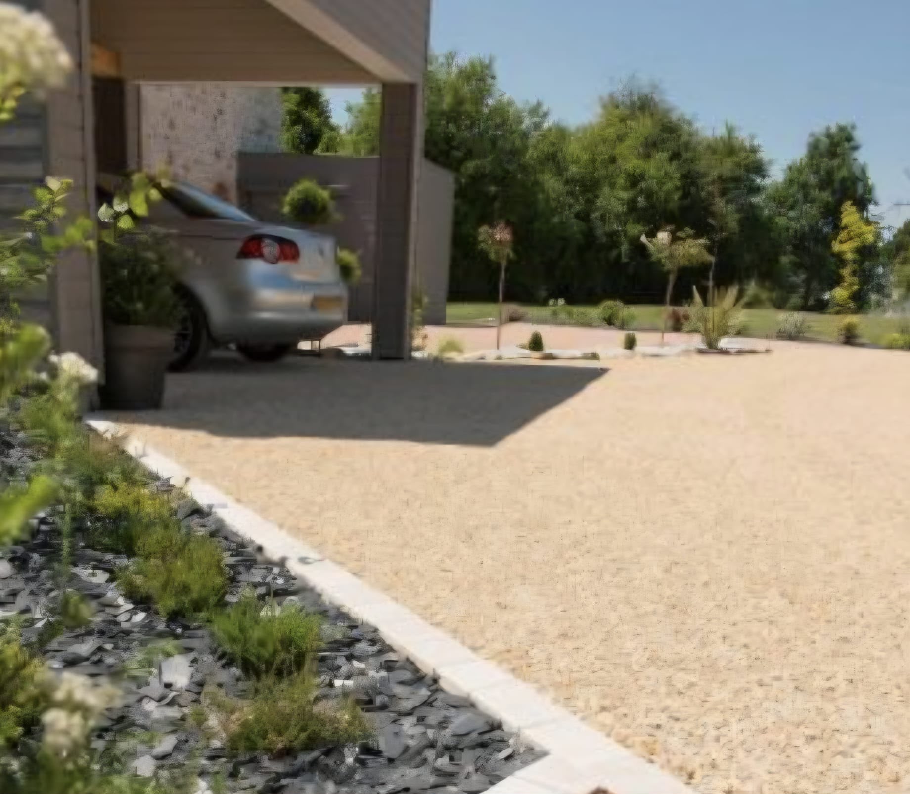 Amenagement exterieur en gravier a Anse